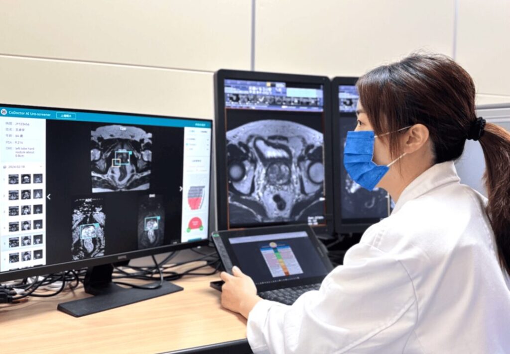 대만 Tungs 병원의 영상의학과 의료진이 폭스콘 CoDoctor AI 플랫폼을 활용해 환자 MRI 영상을 분석하고 있는 이미지.